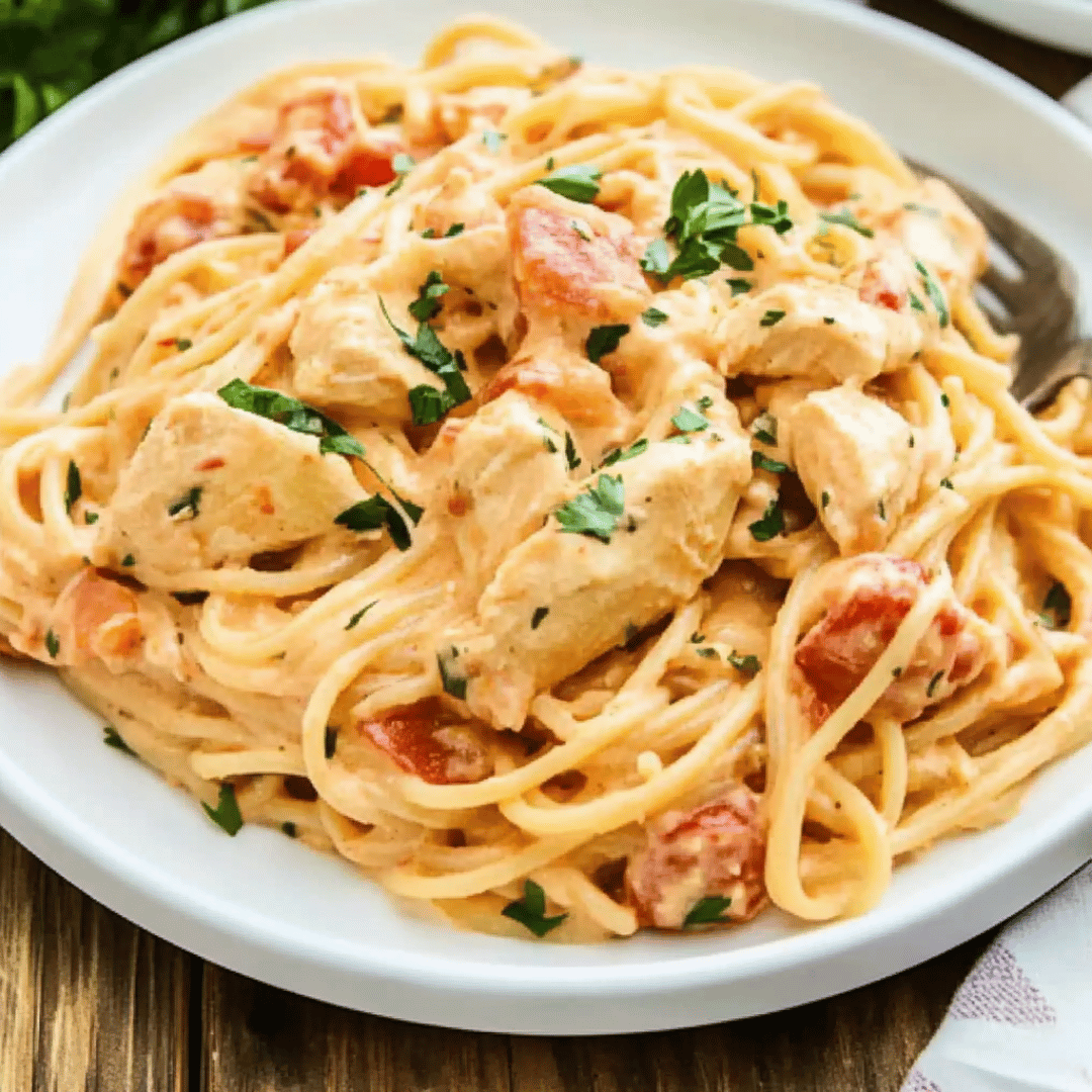 🍝 Chicken Spaghetti Recipe: Creamy, Cheesy Comfort Food Classic