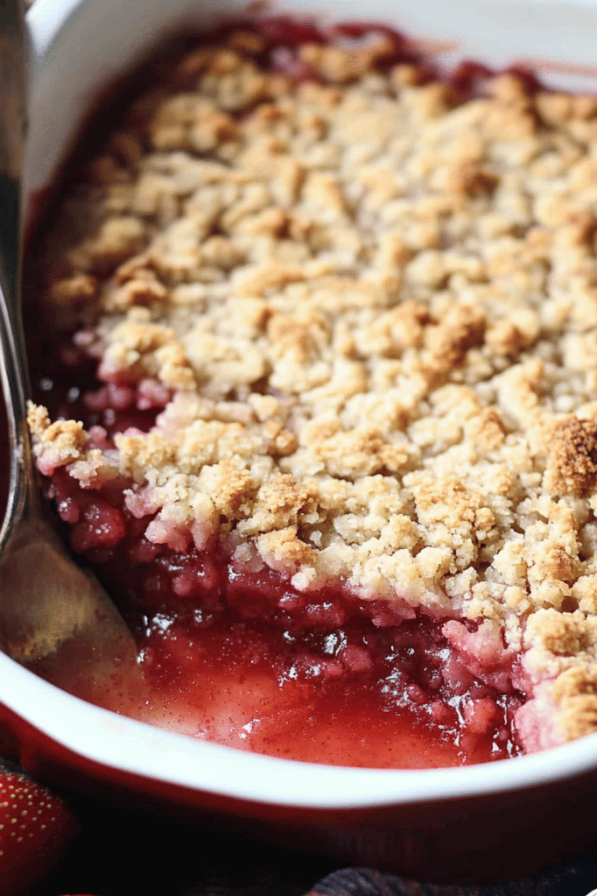 🍓 A Sweet Slice of Summer: Strawberry Rhubarb Crumble Recipe